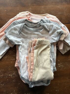 Burt’s Bees bundle 0-3 months 5 short sleeve & 5 long sleeve 3 pants 1zip hoodie